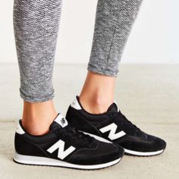 New Balance Shoes - New Balance Womens CW620 Capsule Classic Shoe